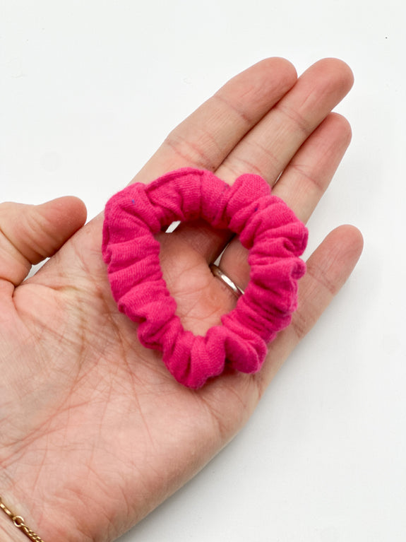 Mini Scrunchie // Pink Popper