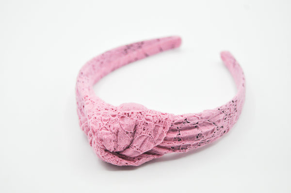 Hallie Knot // Petunia